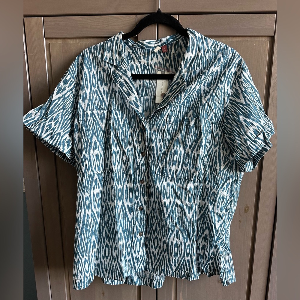 Anthropologie Blue and White Notched Collar Short Sleeve Top